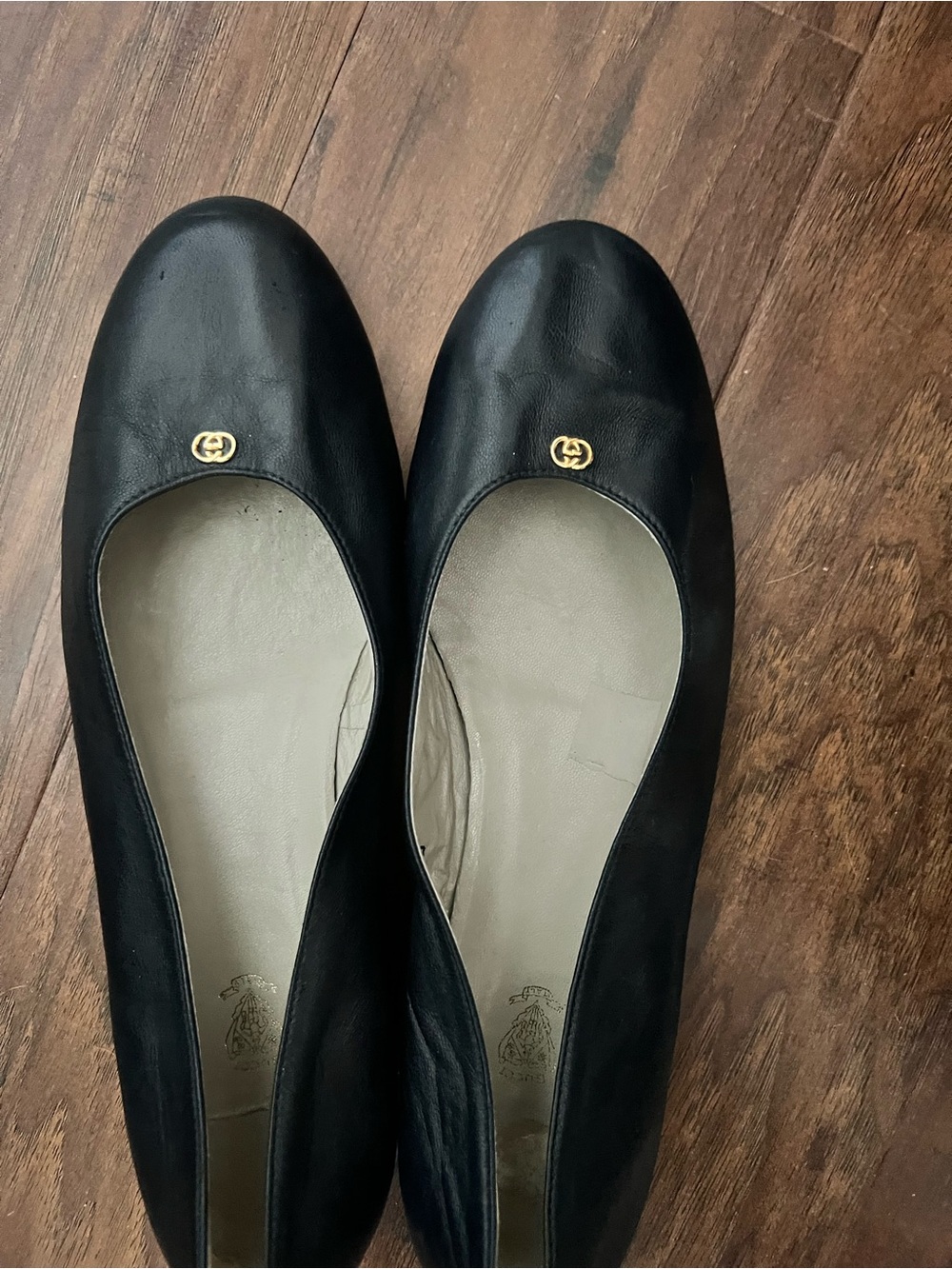 Gucci Black Leather Ballet Flats with Gold Double-G Accent- run a bit small
